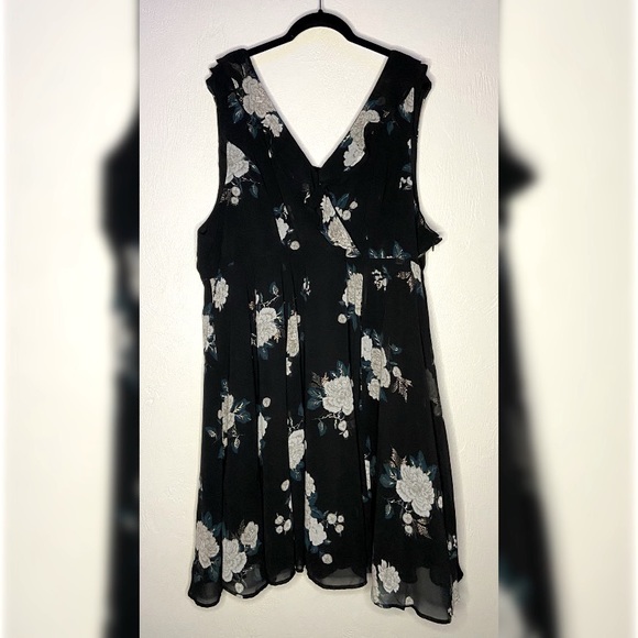 TORRID BLACK FLORAL CHIFFON SKATER DRESS - Picture 5 of 6